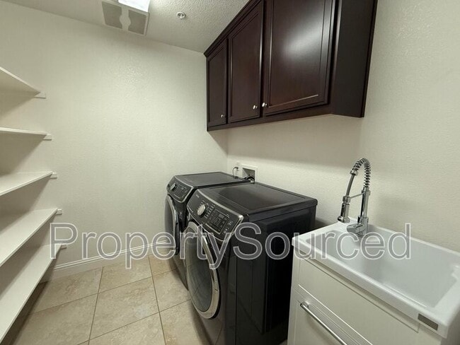 Building Photo - 656 Open Range Ave