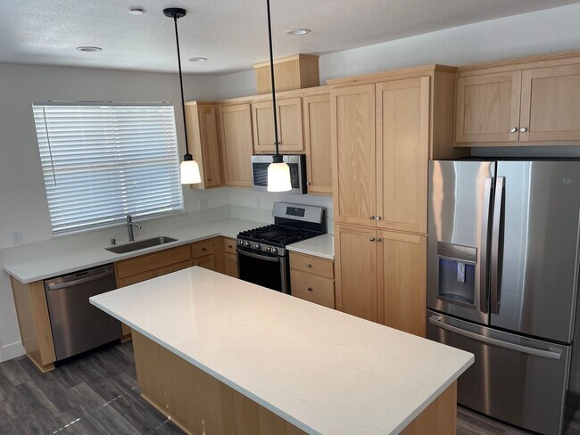 Building Photo - Chico Home for rent, 3 bed 2 bath, garage,...