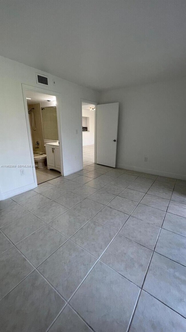 Building Photo - 5200 NW 31st Ave