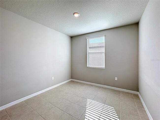 Building Photo - 5251 Meredrew Ln
