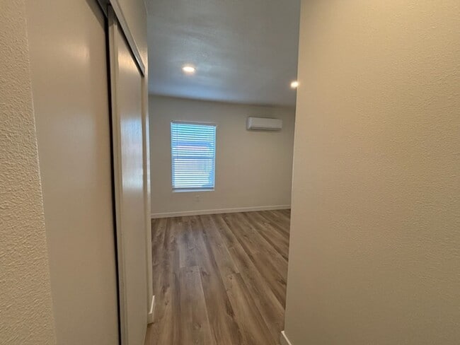 Building Photo - 3 Bedroom 2 Bath Home