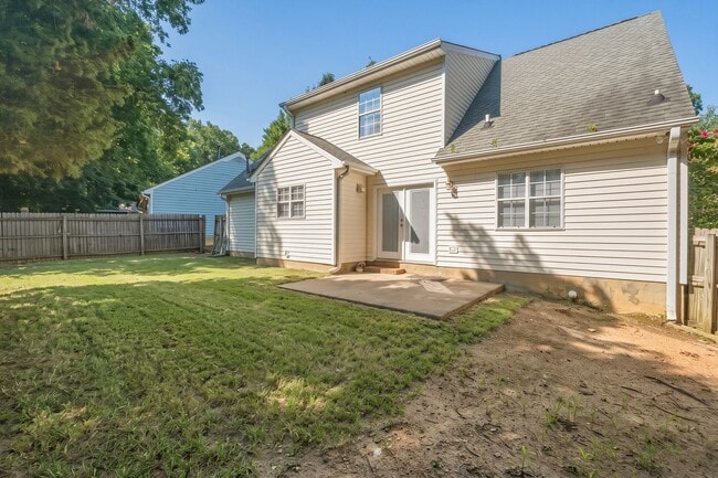 Building Photo - Newly renovated 3Bd 2.5bath SFH in Chadbury Concord