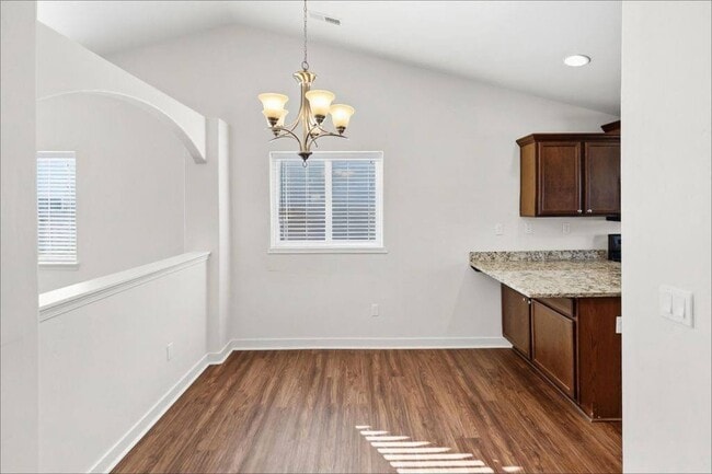 Building Photo - 1045 W Sanetta St