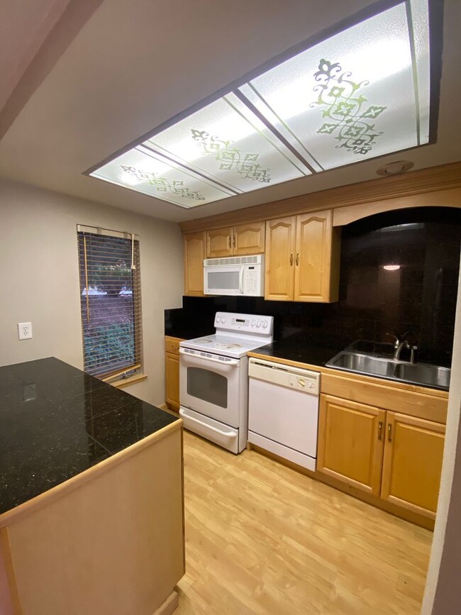 Building Photo - Hartz Property Management Presents: Rossmo...