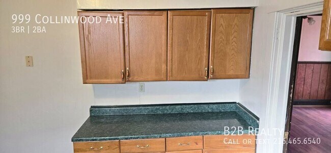 Building Photo - 999 Collinwood Ave