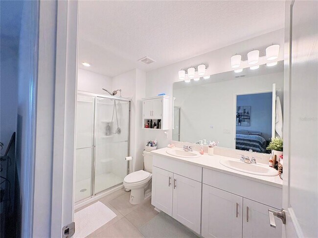 Building Photo - 5020 Revolutionary Wy