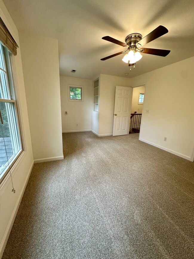 Building Photo - 854 Redwood Trail