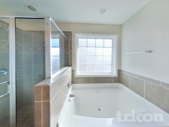 Building Photo - 26 Hillshire Dr