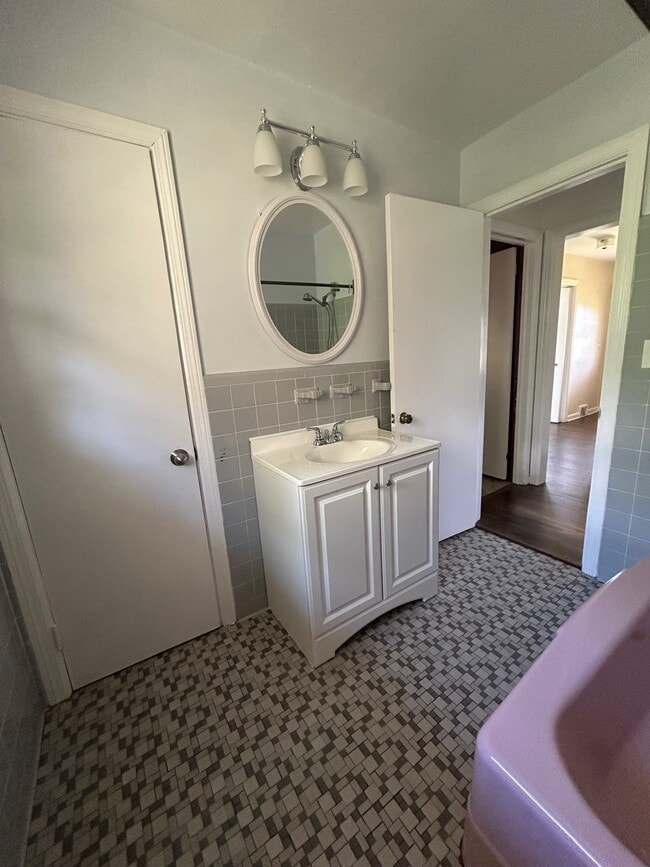 Building Photo - 87 Davis St