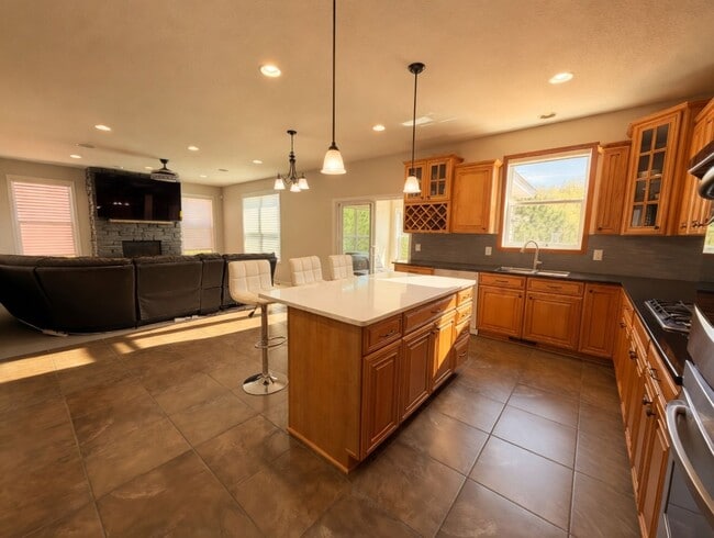 Building Photo - Rare executive rental in chanhassen! 5 beds no upgrade left behind!!!