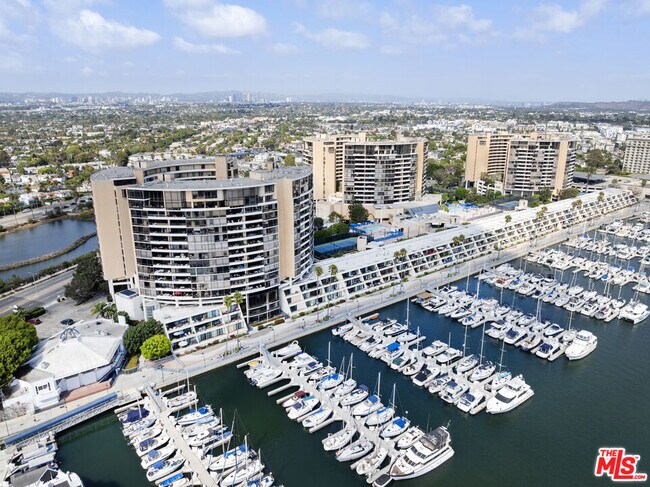 Building Photo - 4267 Marina City Dr