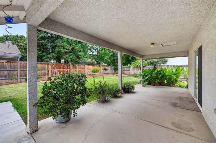 Building Photo - 2375 Fallbrook Ave