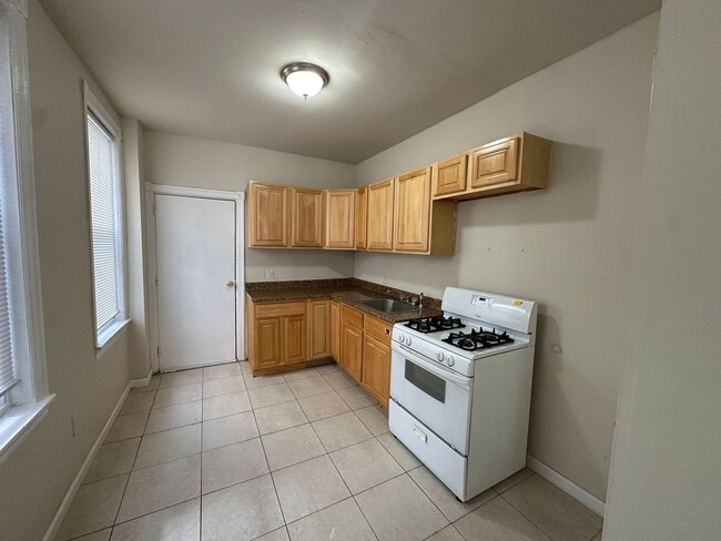 Building Photo - 3 BED 1 BATH HOME FOR RENT