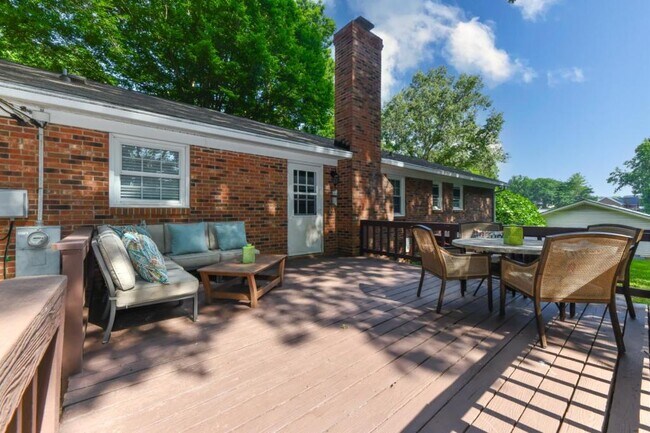 Building Photo - 4801 Sweetbriar Rd