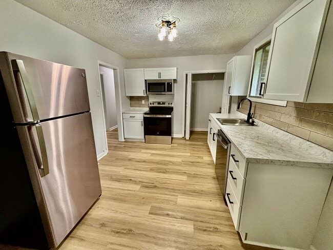 Building Photo - 3 Bedroom Ranch for Rent!