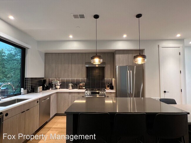 Building Photo - 3 br, 2.5 bath House - 940 North Street Un...