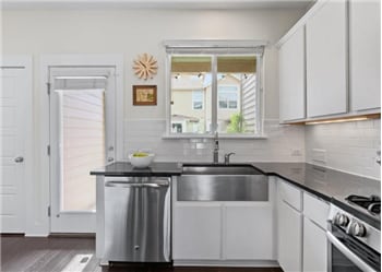 Building Photo - 7405 Wolverine St