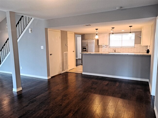 Building Photo - 2917 Bassingham Dr