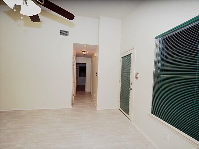 Building Photo - 1161 Kentra Dr