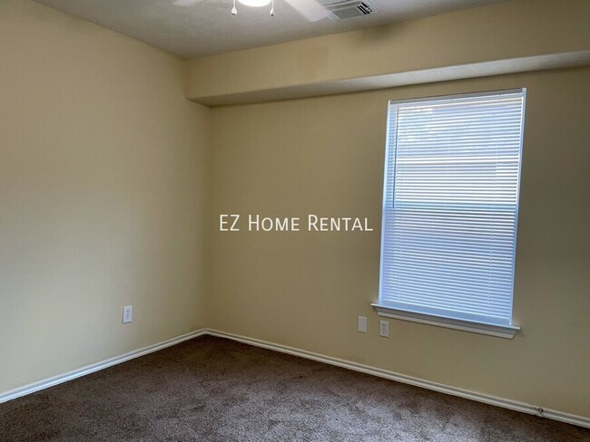 Building Photo - LOOK & LEASE BEFORE THE HOLIDAYS! MOVE-IN ...