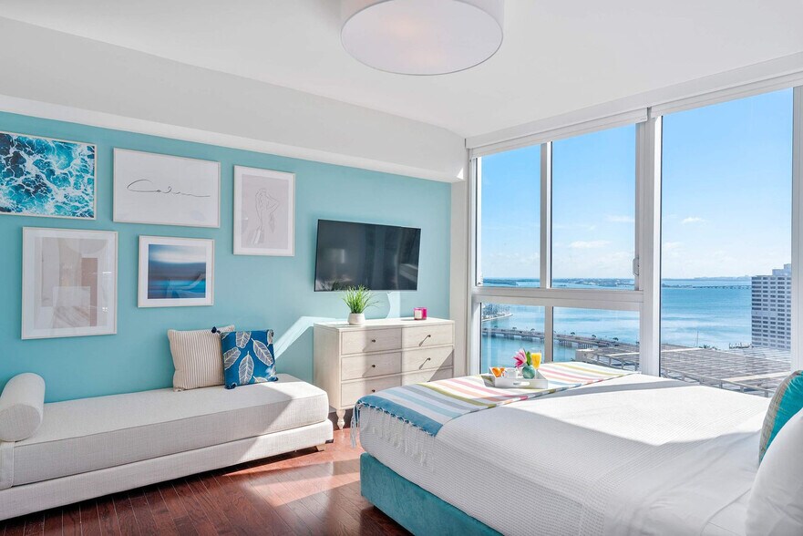 Building Photo - 485 Brickell Ave