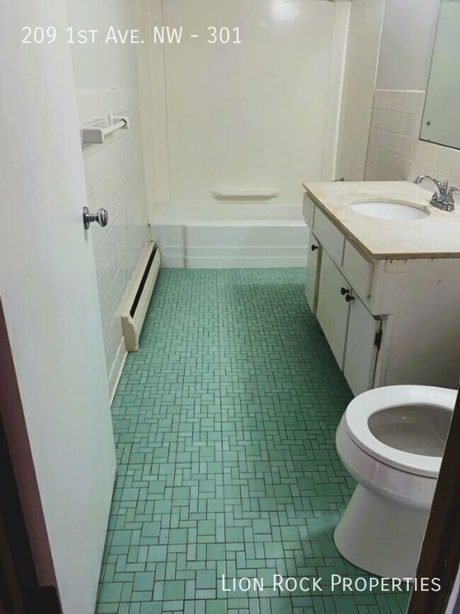 Building Photo - Your Modern Oasis in Osseo for $1,200/mont...
