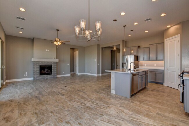 Building Photo - Beautiful large 3x2 home in Granite Dells Estates - Dog friendly