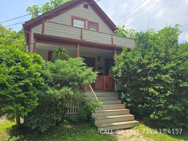 Building Photo - 110 E Summit St