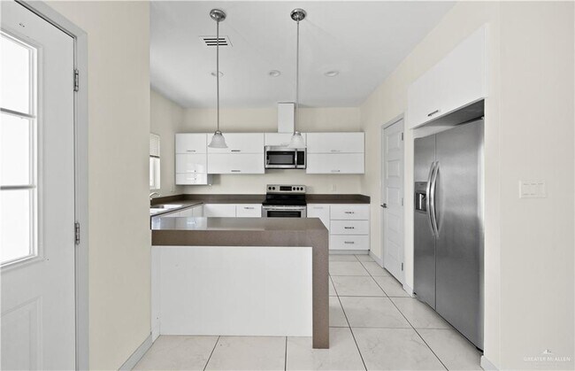 Building Photo - 15 Harmony Ln