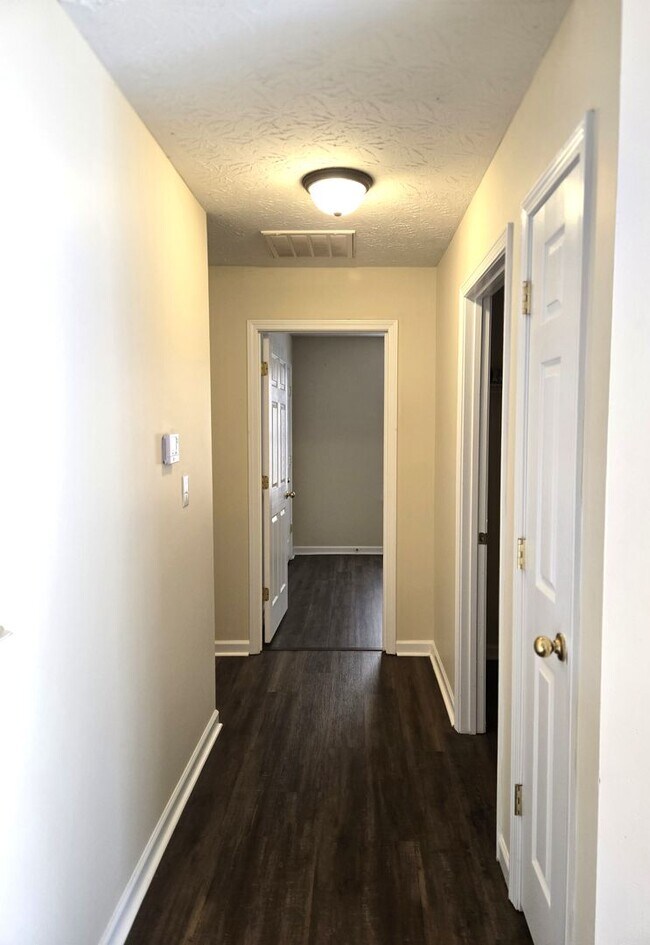 Building Photo - 3 Bedroom Ranch in Great Acres 251024