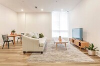 Building Photo - 1050 Annunciation St