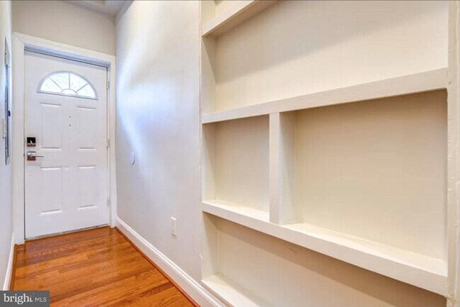 Building Photo - 1522 1st St NW
