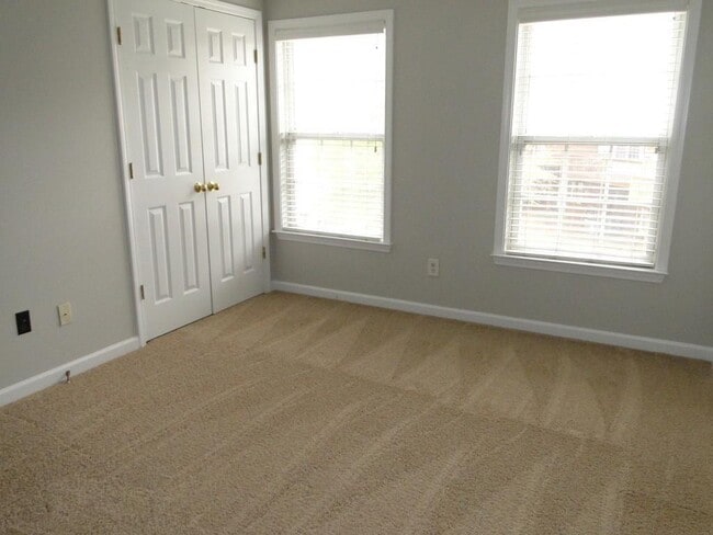 Building Photo - 1749 Highlands View Dr