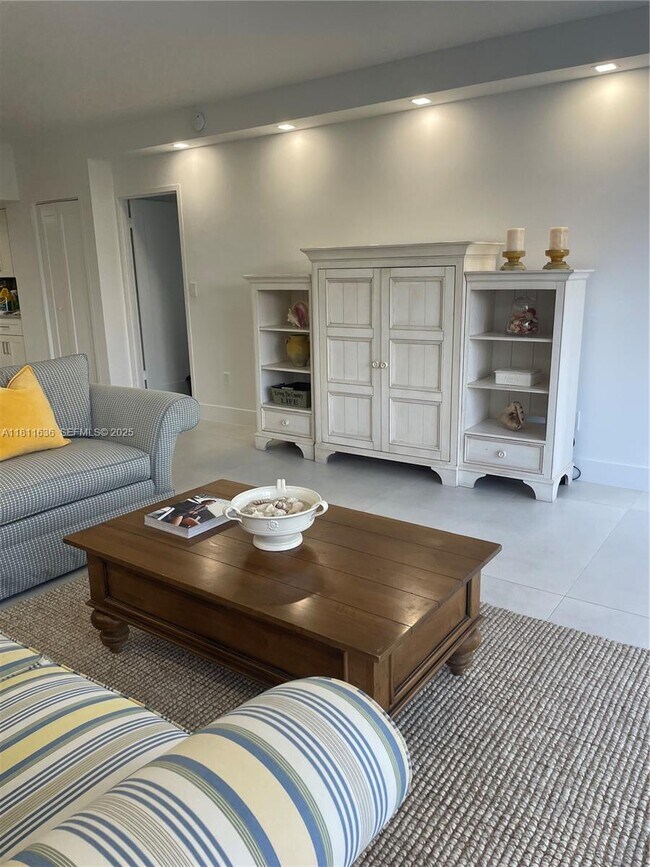 Building Photo - 10275 Collins Ave