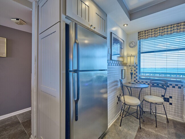 Building Photo - 10600 S Ocean Dr