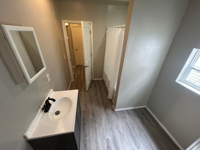 Building Photo - 2347 Rosedale Ave