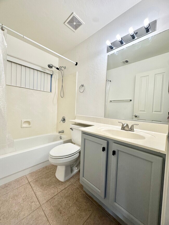 Building Photo - 11260 N 92nd St