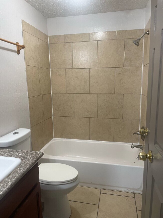 Building Photo - 3028 Avenue M Ave