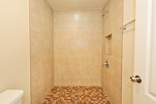 Building Photo - 5610 Montevista Dr
