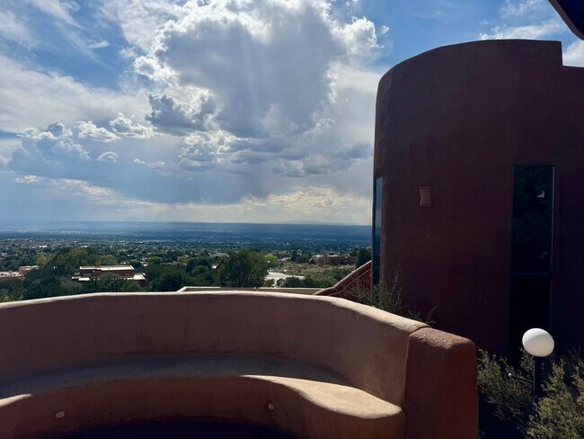 Building Photo - Sandia Heights Gem