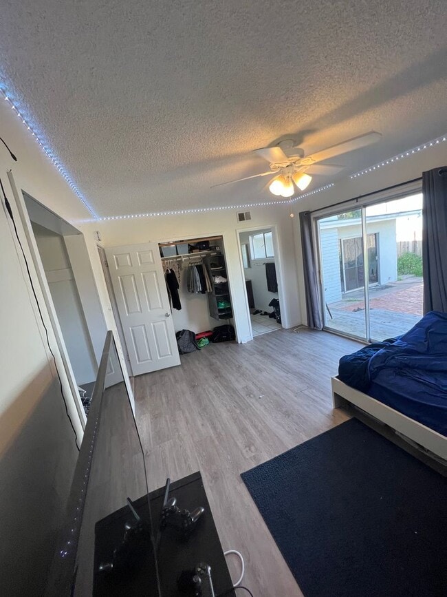 Building Photo - Updated 5 bedroom 3 bathroom house w/ HUGE YARD