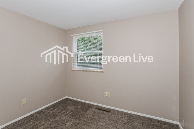 Building Photo - 5862 Brandt Pike