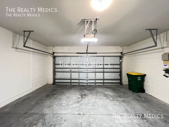Building Photo - 536 Emily Gln St
