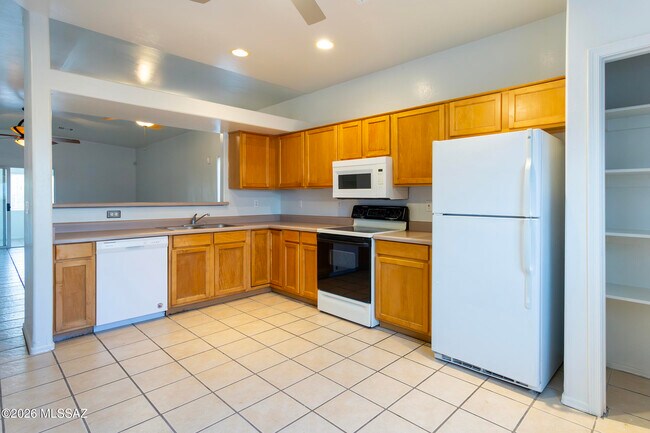 Building Photo - 392 Falcon Ct