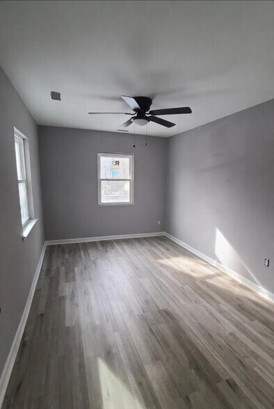 Building Photo - 308 King St