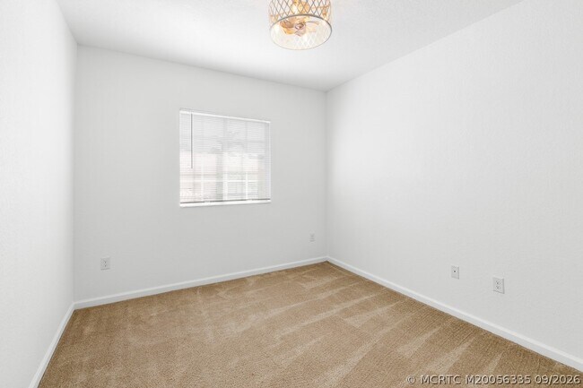 Building Photo - 4964 SE Mariner Garden Cir