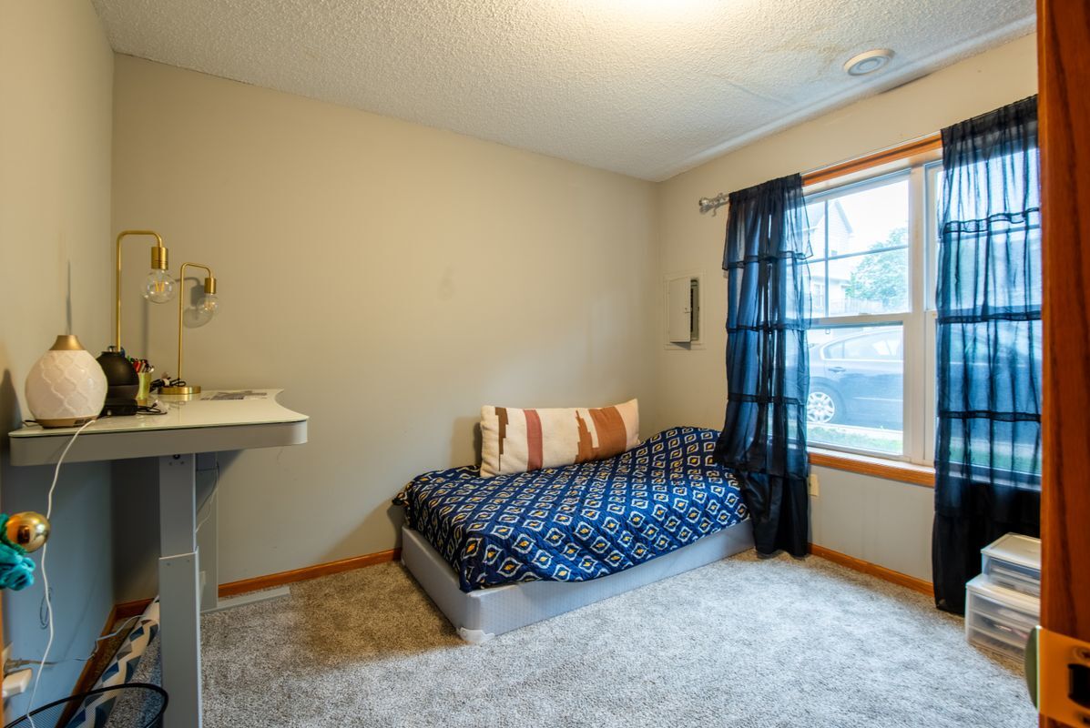 Building Photo - 5724 4th St NE