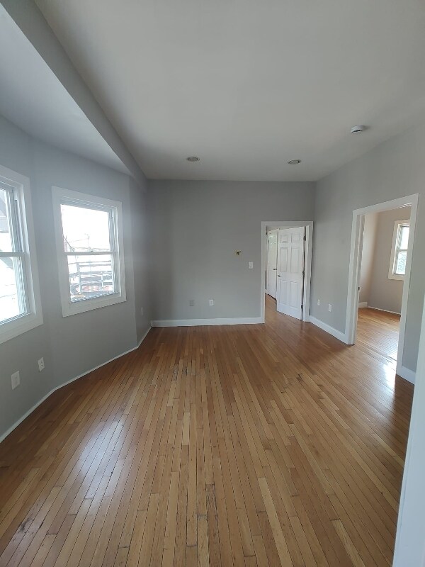Building Photo - 401 River St