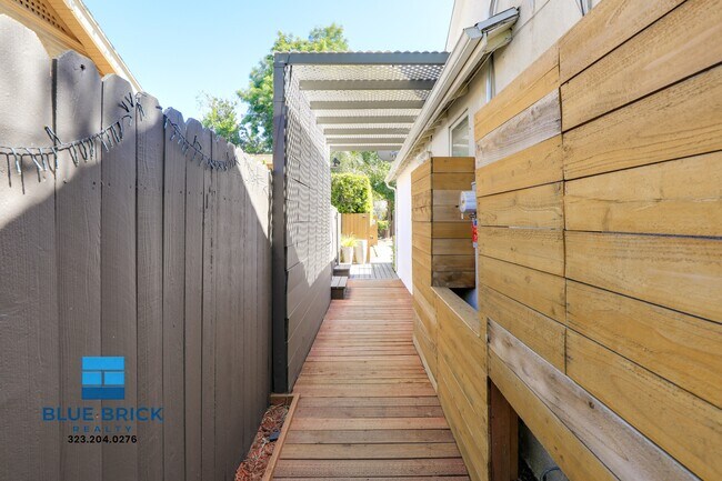Building Photo - 14120 Archwood St