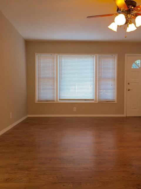 Building Photo - 1831 N Hollywood Way